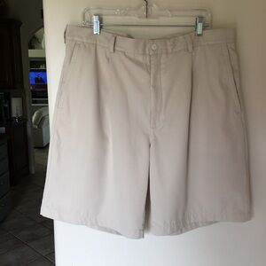 Nike Mens Pleated Front Shorts. Size 38🌹
